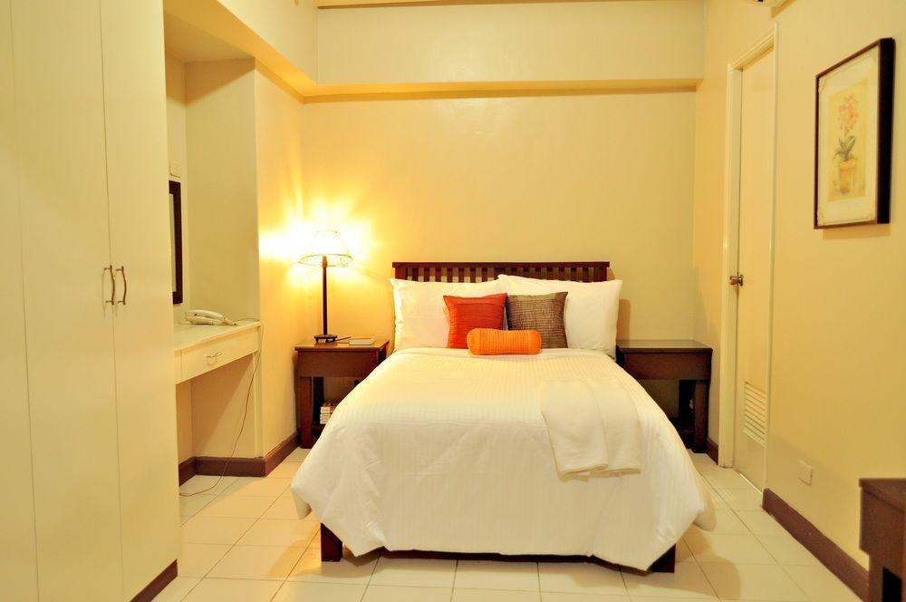 Oyo 103 Artina Suites Hotel ماكاتي المظهر الخارجي الصورة