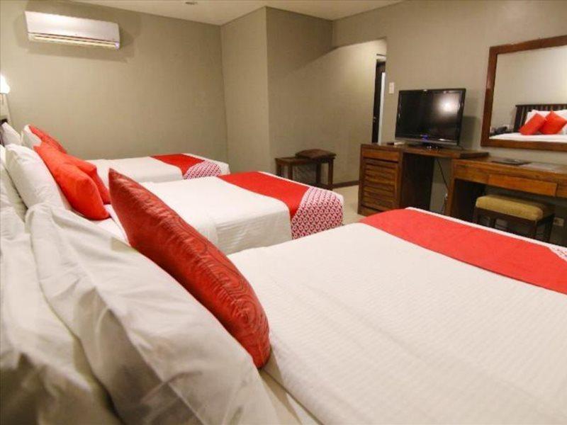 Oyo 103 Artina Suites Hotel ماكاتي المظهر الخارجي الصورة