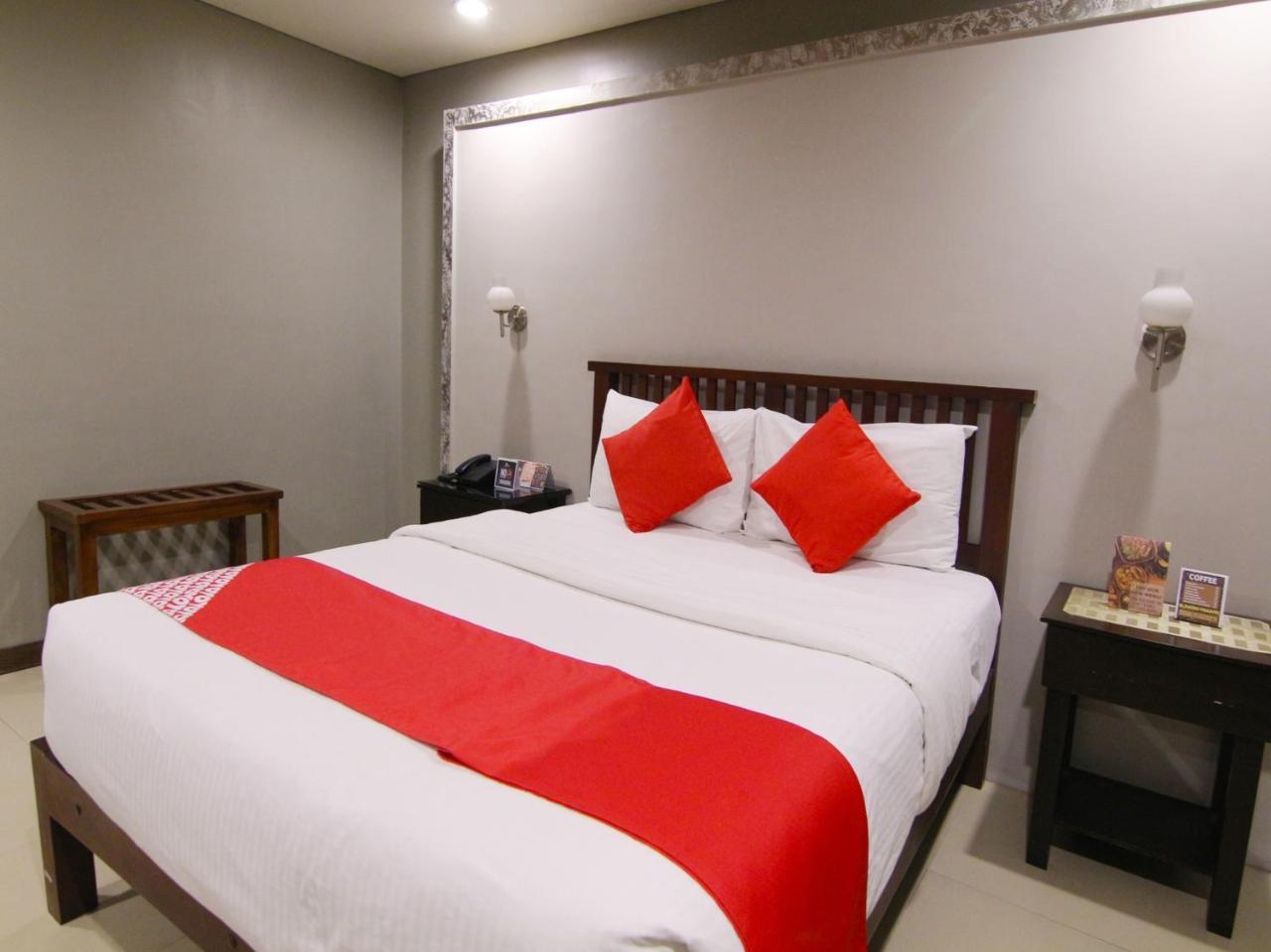 Oyo 103 Artina Suites Hotel ماكاتي المظهر الخارجي الصورة