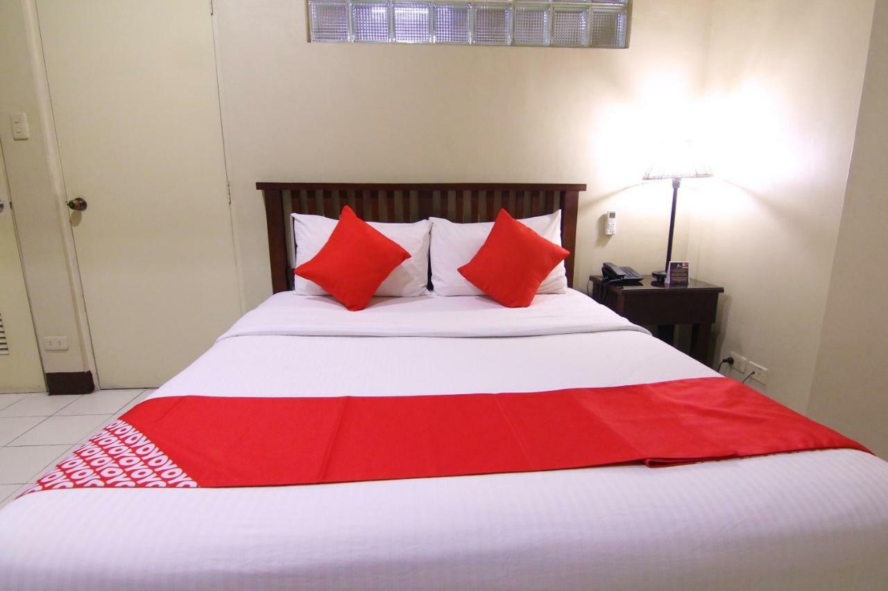 Oyo 103 Artina Suites Hotel ماكاتي المظهر الخارجي الصورة