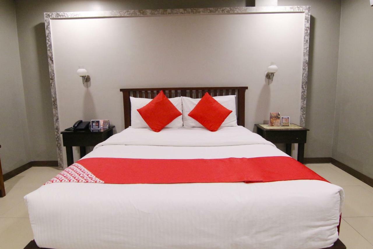 Oyo 103 Artina Suites Hotel ماكاتي المظهر الخارجي الصورة