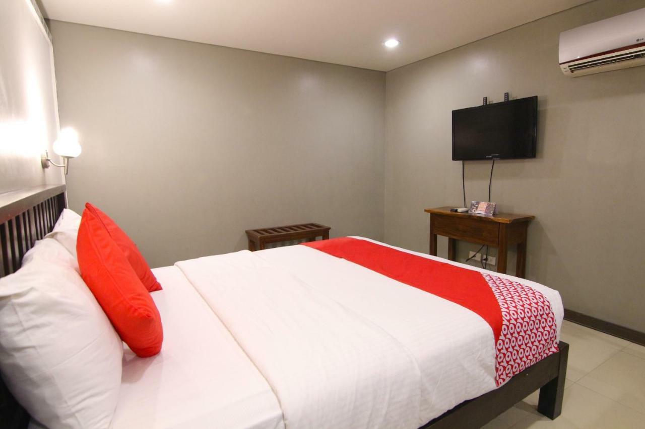 Oyo 103 Artina Suites Hotel ماكاتي المظهر الخارجي الصورة
