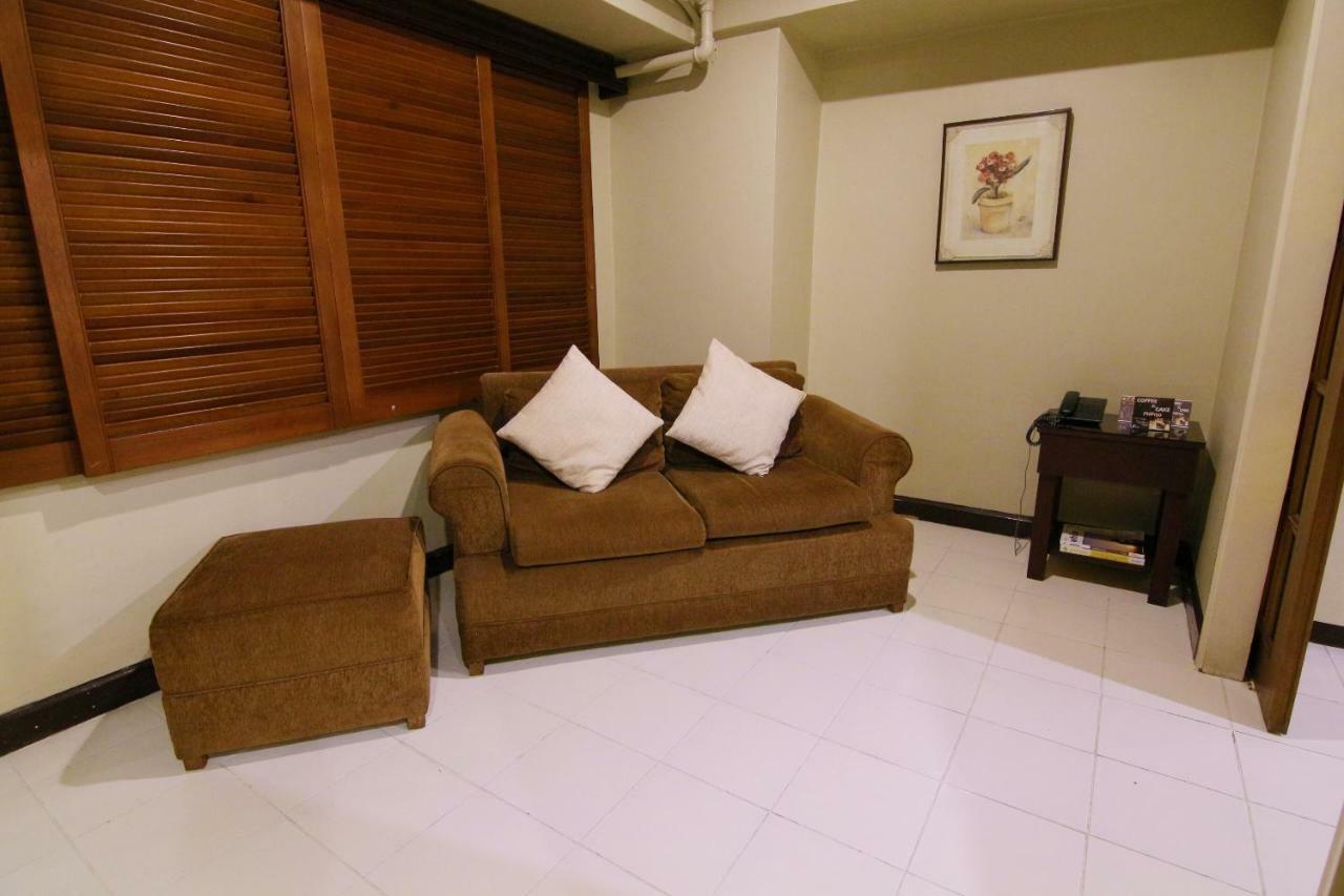 Oyo 103 Artina Suites Hotel ماكاتي المظهر الخارجي الصورة