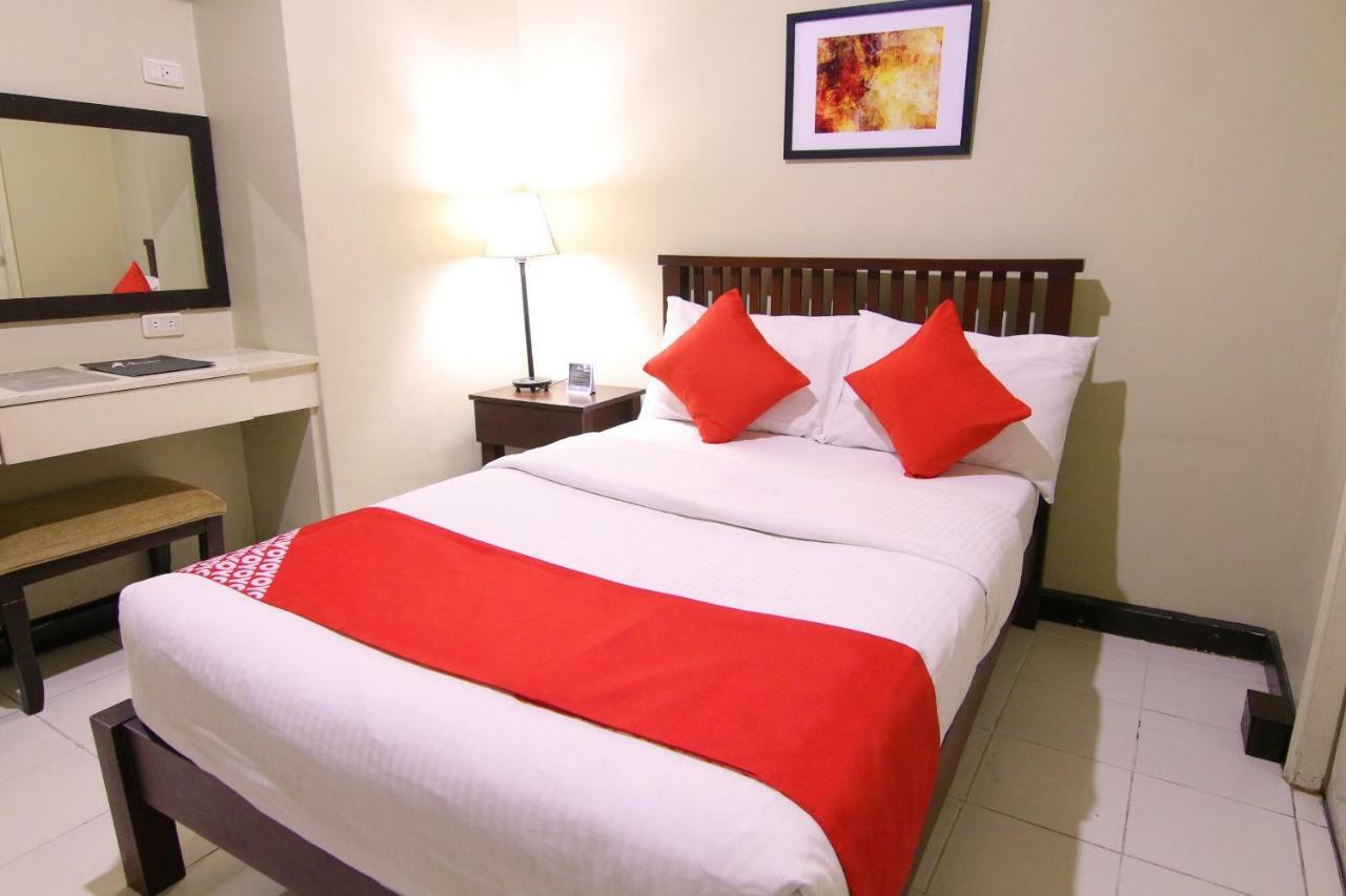 Oyo 103 Artina Suites Hotel ماكاتي المظهر الخارجي الصورة